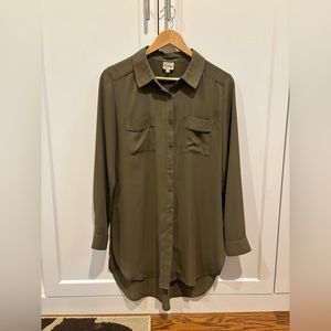 Nordstrom Como Vintage khaki green, size small. NWOT. Long button down top.